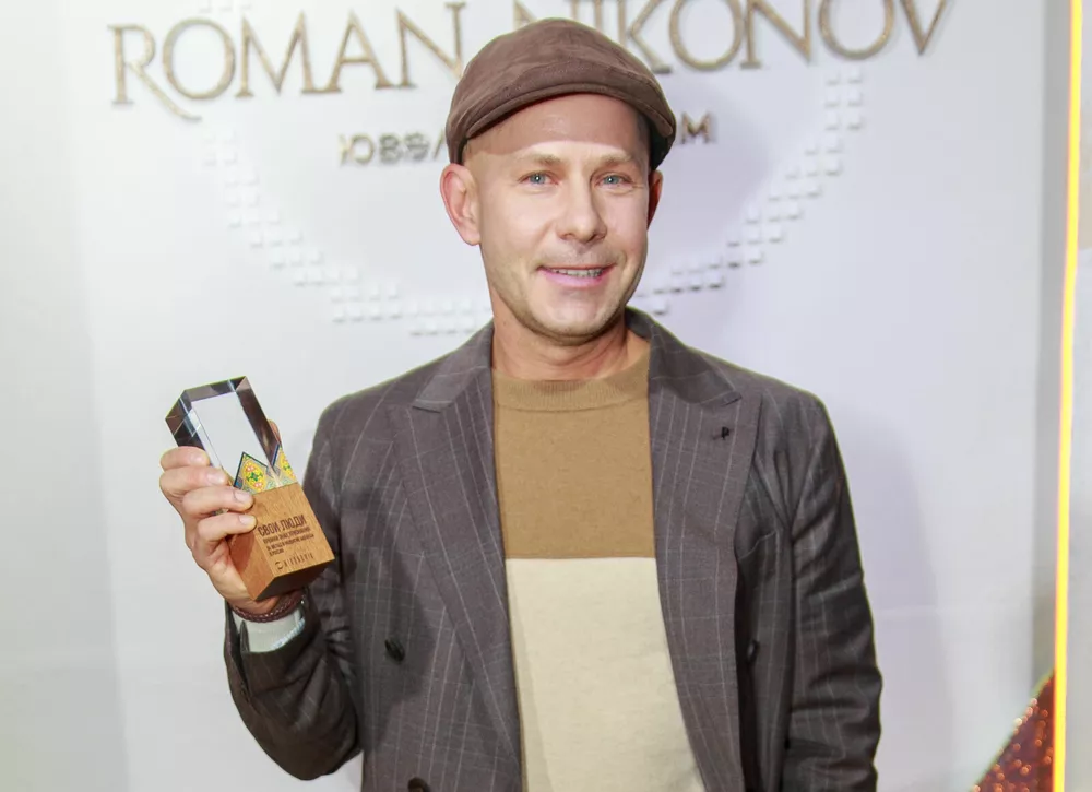 Дмитрий Маликов и Митя Фомин стали лауреатами и появились на премии “Свои люди”