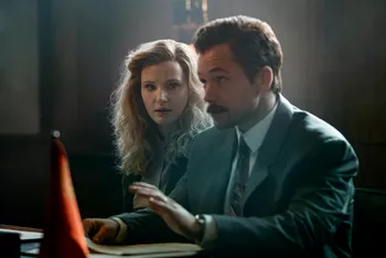 Тэрон Эджертон и Софья Лебедева  кадр из quotТетрисаquot