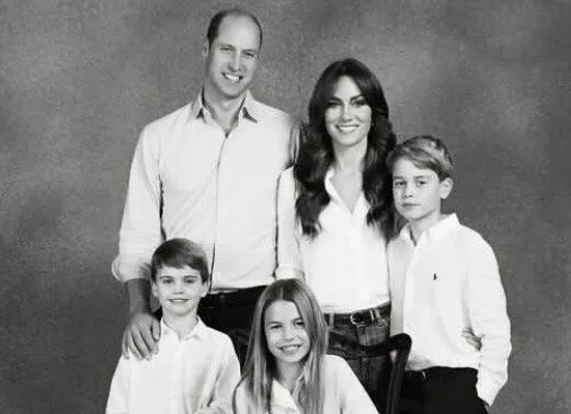 Кейт Миддлтон и принц Уильям с детьми на новой рождественской открытке — что в ней необычного