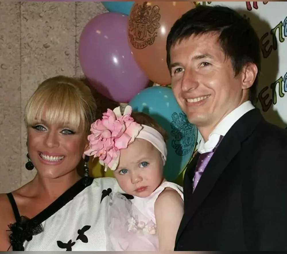 Юлия Началова с бывшим мужем и дочерью