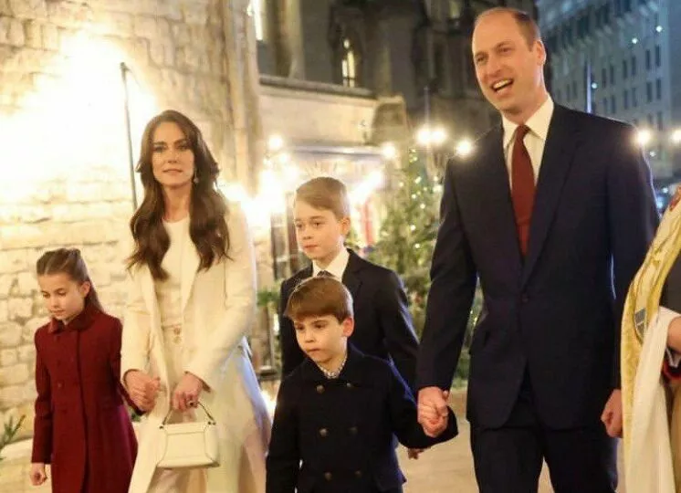 Рождество здесь: принц Уильям и Кейт Миддлтон с детьми на праздничной службе с Вестминстерском аббатстве