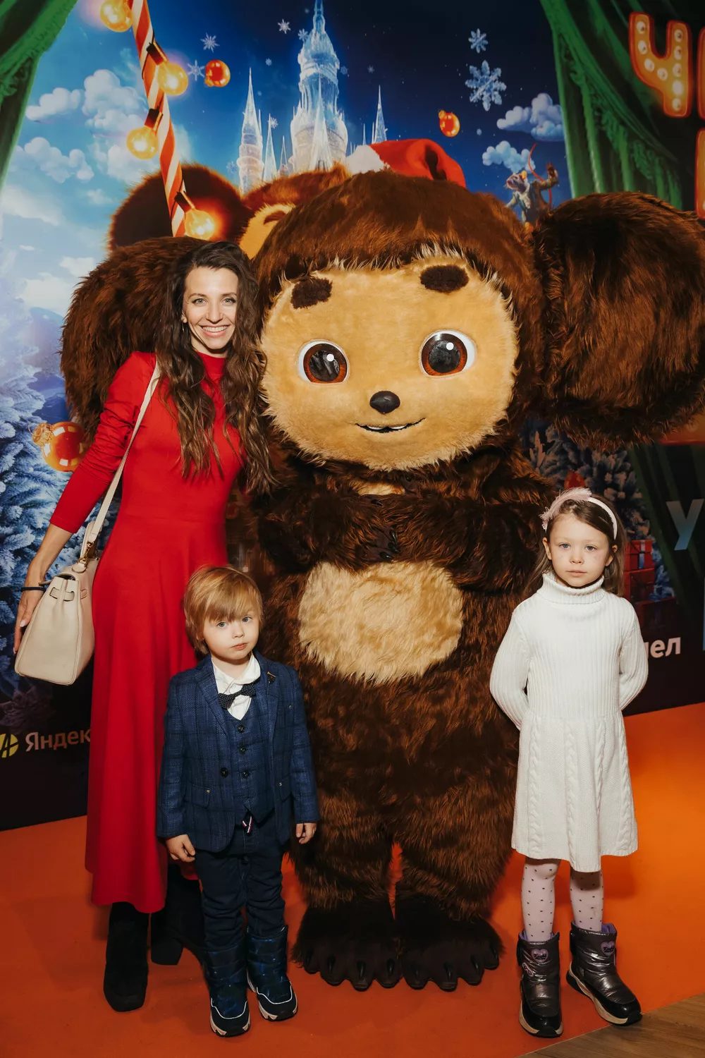 Анна Тихомирова с детьми