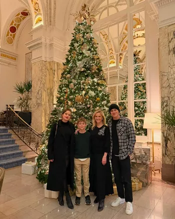 Риз Уизерспун с семьей