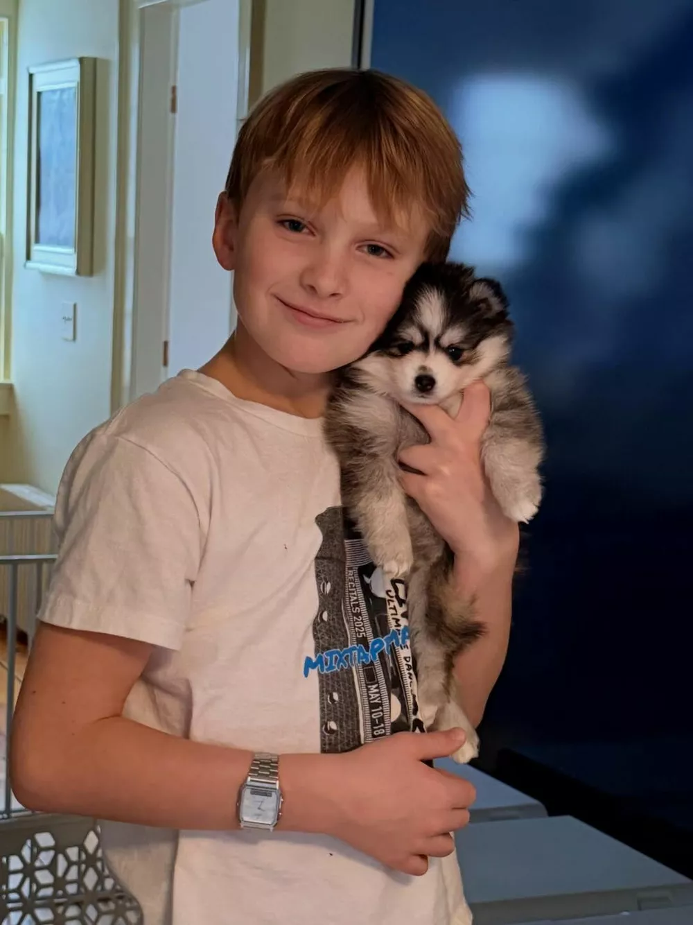 Сын Алека Болдуина с щенком