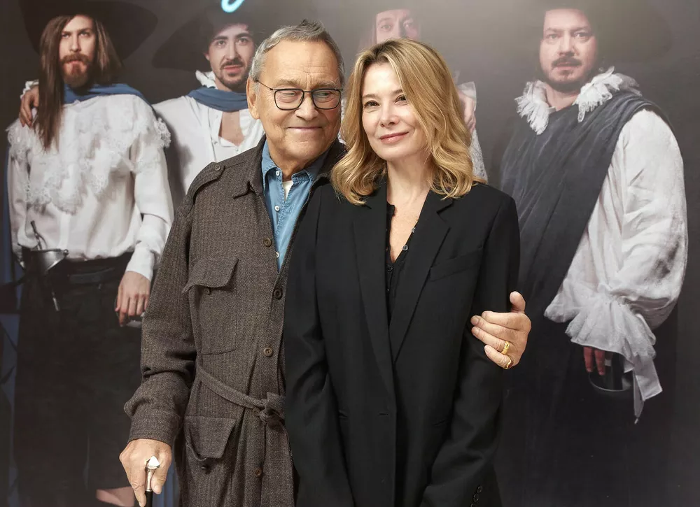 Андрей Кончаловский и Юлия Высоцкая на премьере музыкального спектакля Евгения Марчелли Три мушкетера