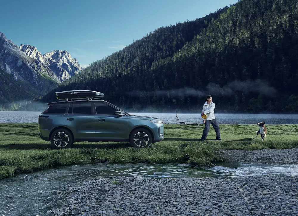 Внедорожники Jetour и iCaur, кроссовер Jaecoo, старт продаж Voyah и Hongqi на ГУМ-катке – главные события в мире авто