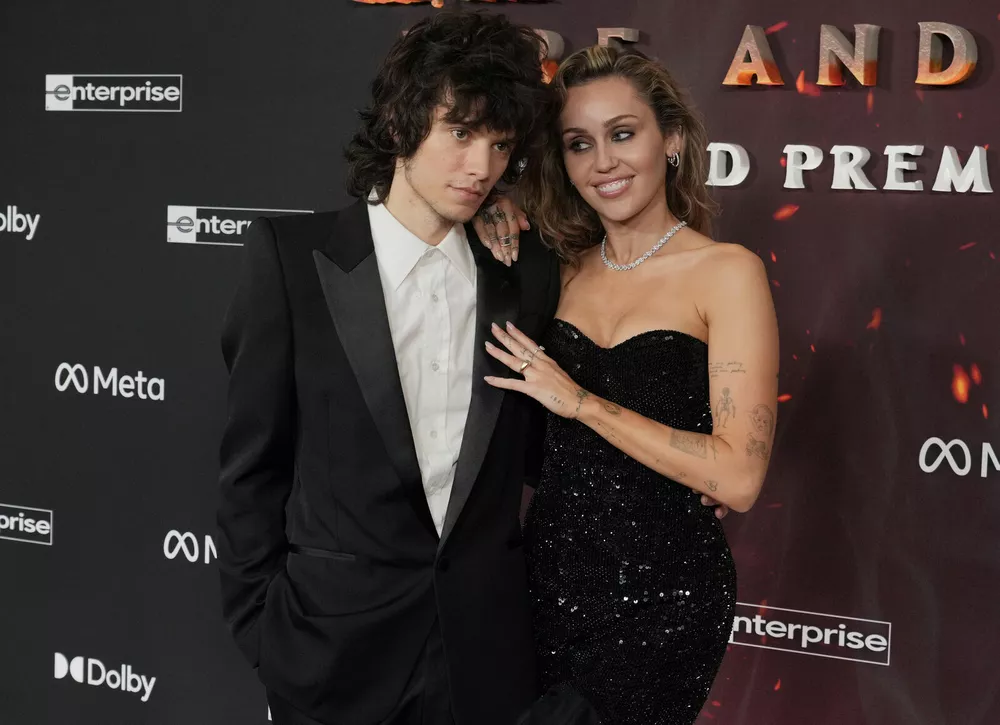 Билли Рэй Сайрус трогательно поздравил дочь Майли с помолвкой