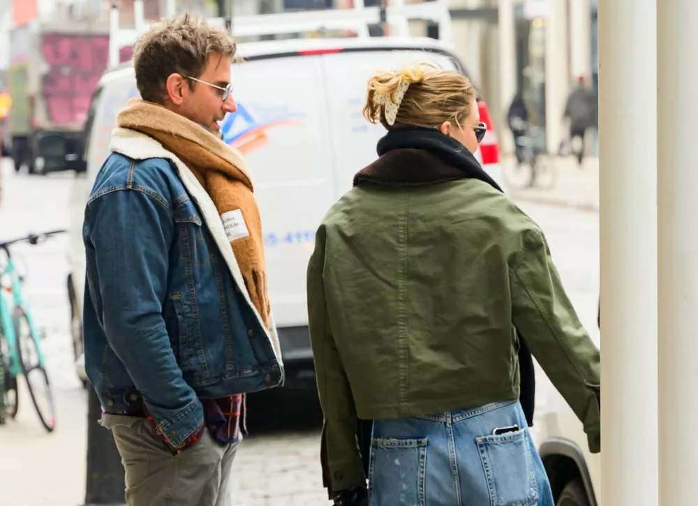 Брэдли Купер и Джиджи Хадид замечены на утреннем променаде по Нью-Йорку