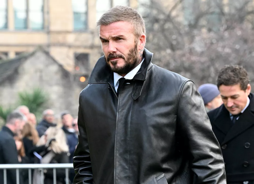 Дэвид Бекхэм, Лиам Галлахер, Пол Уэллер: британские легенды на похоронах бас-гитариста The Stone Roses и Primal Scream