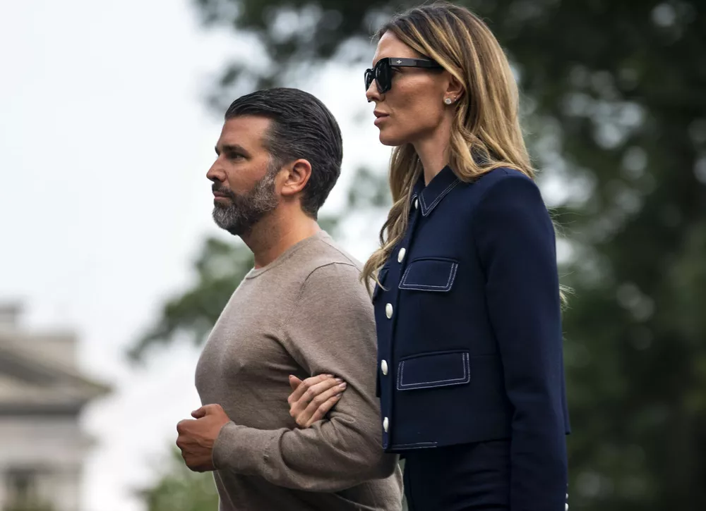 Дональд Трамп-младший обручился после года отношений