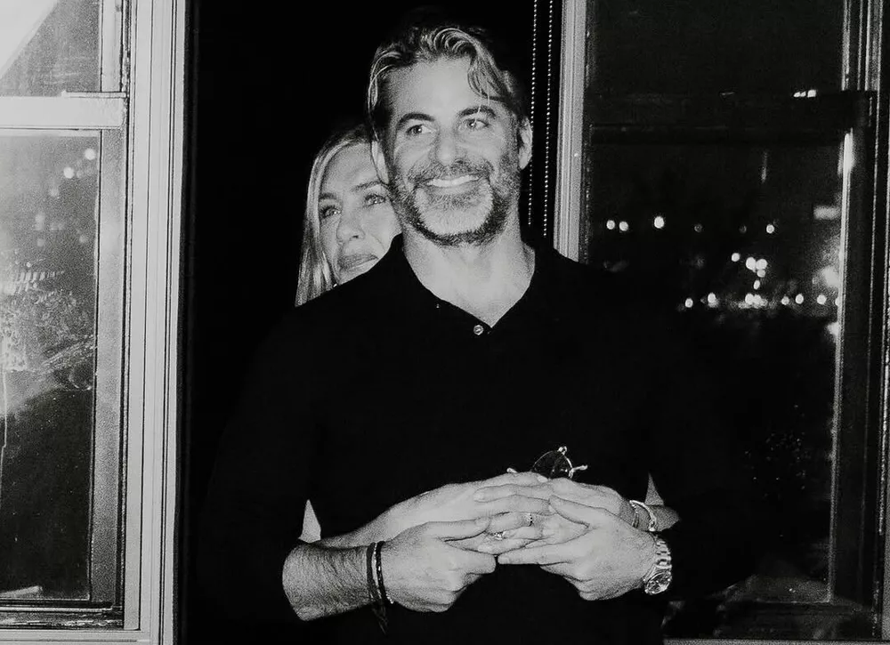 Дженнифер Энистон мило проводит первое Рождество с бойфрендом 