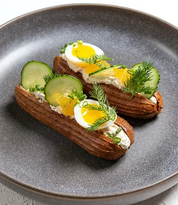 Бородинские эклеры с кремом из печени трески