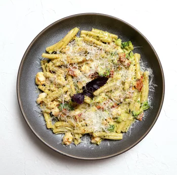 Казарече с креветками, брокколи и эдамаме