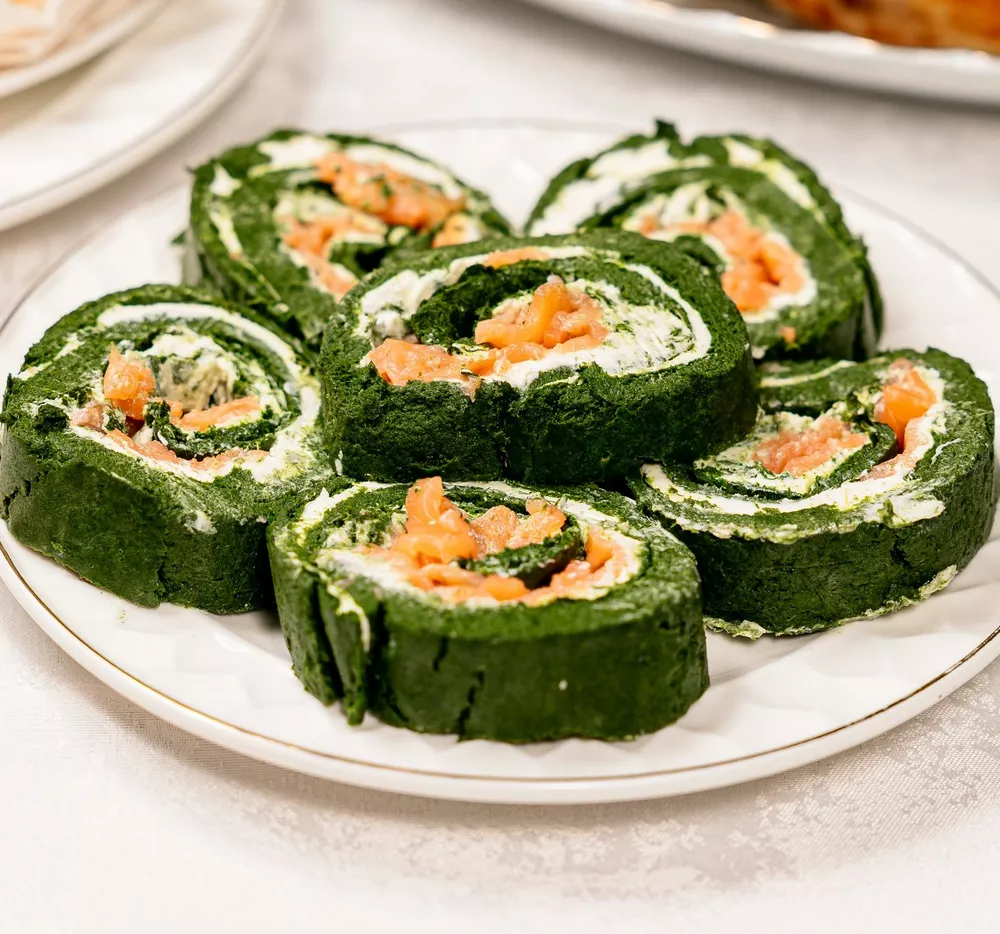 Мы любим поесть: доставка к новогоднему столу, авторские торты и десерты, знаменитые картины в супермаркете и необычный адвент-календарь