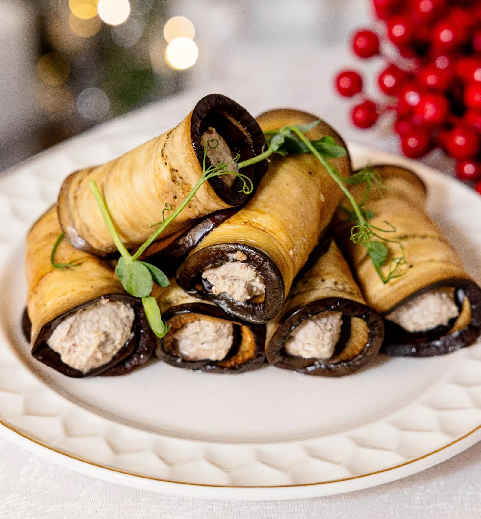 Мы любим поесть: доставка к новогоднему столу, авторские торты и десерты, знаменитые картины в супермаркете и необычный адвент-календарь