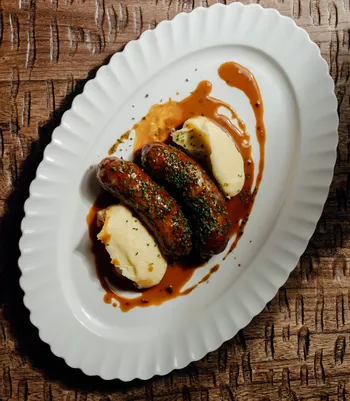 Колбаски Буреворс из ягнятины с картофельным пюре