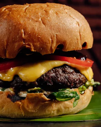 Бургер с мясом страуса