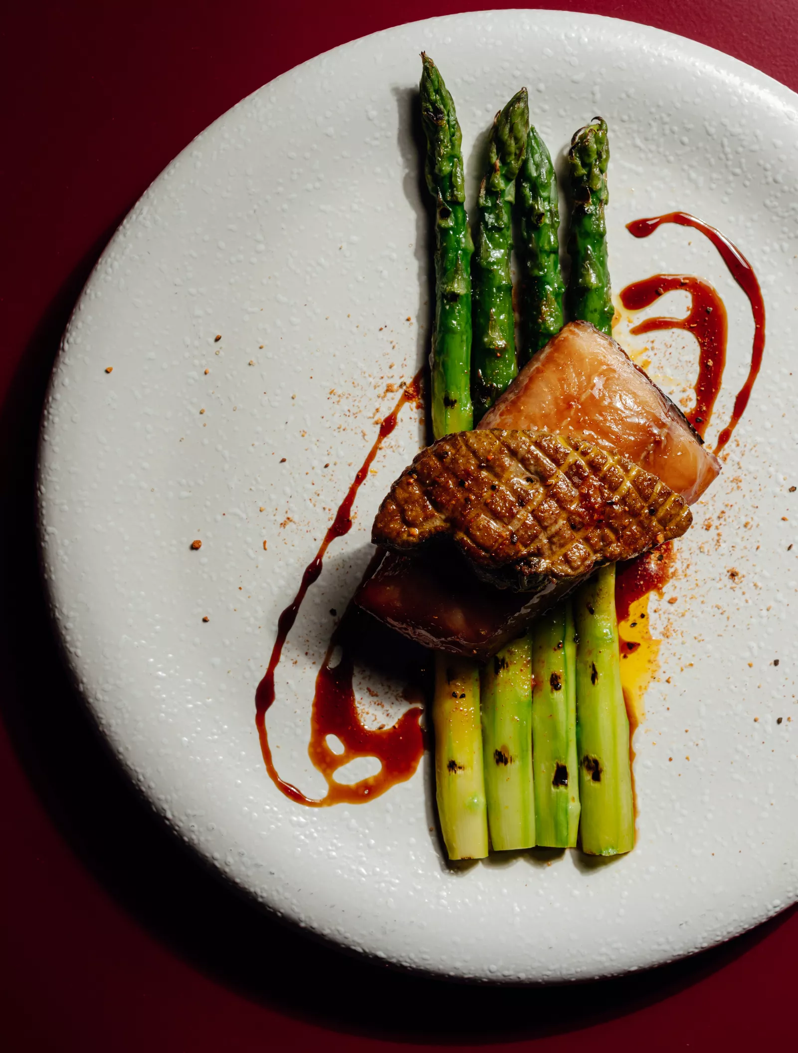 Самое интересное в ресторанах Москвы и Санкт-Петербурга: гастрольные именины, пикник под елкой, лапшичные ночи и бургеры со страусом
Самое интересное в ресторанах Москвы и Санкт-Петербурга: гастрольные именины, пикник под елкой, лапшичные ночи и бургеры со страусом