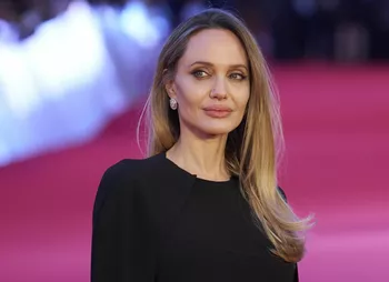 Анджелина Джоли