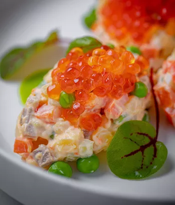 Оливье с телячьим языком и красной икрой