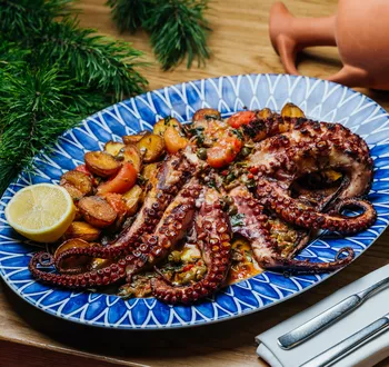 Осьминог по-гречески из The Greeks & pasta