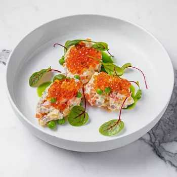 Оливье с телячьим языком и красной икрой