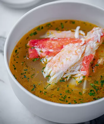 Рассольник с камчатским крабом и пастернаком