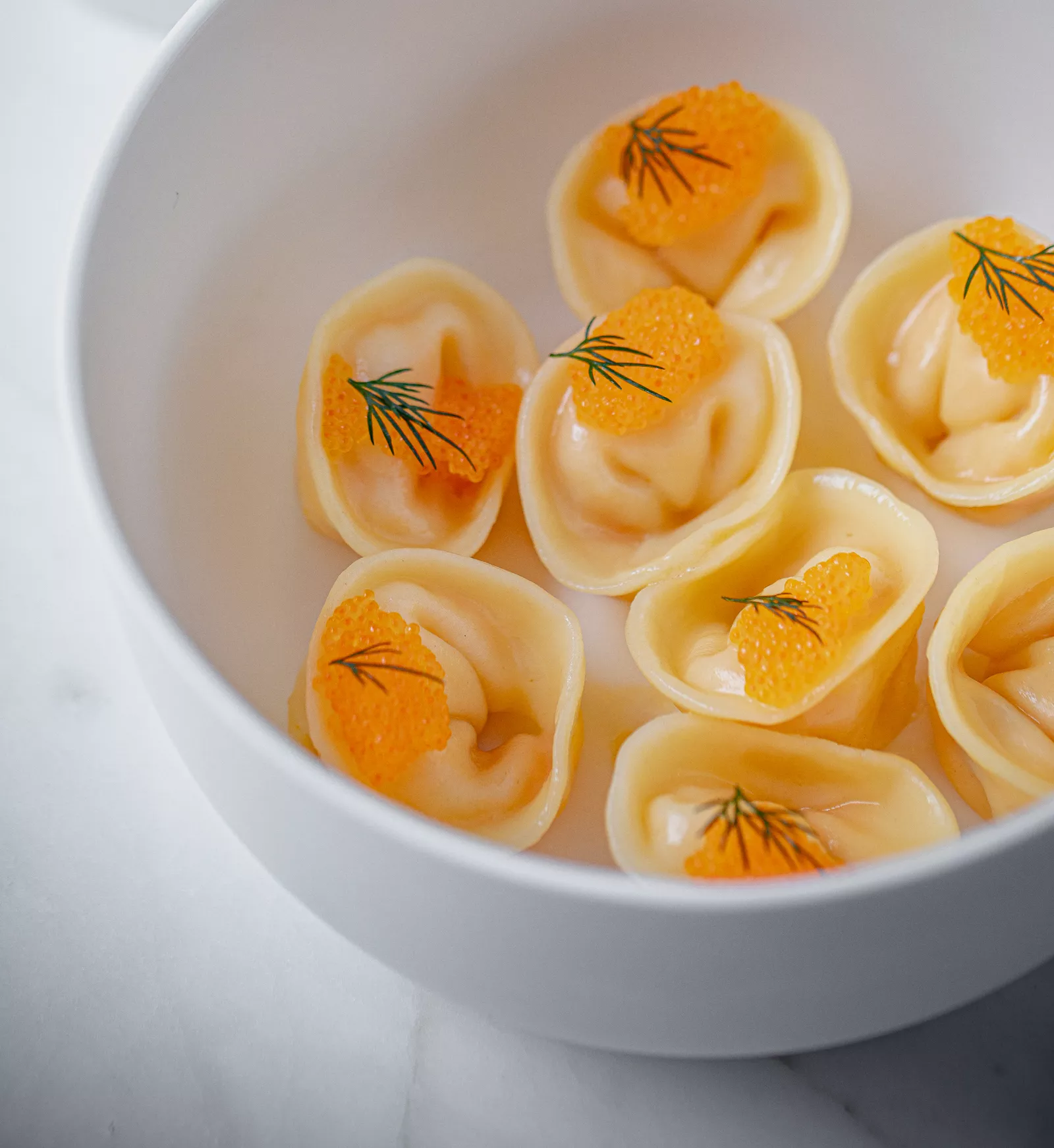 Пельмени с крабом и икрой сига