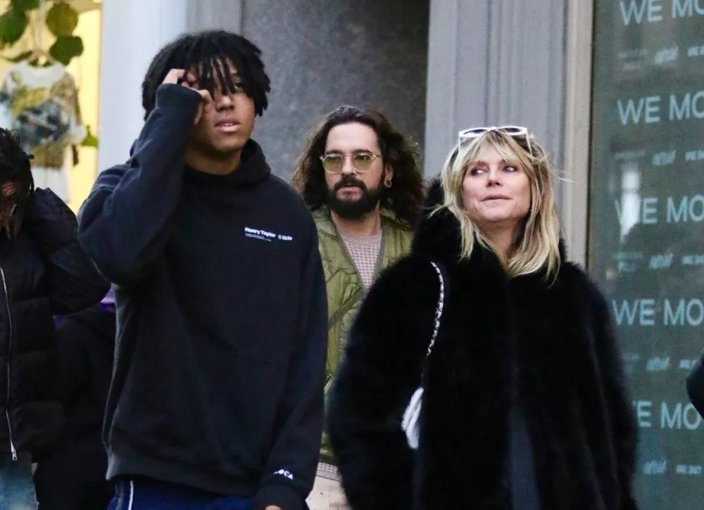 Хайди Клум с мужем и детьми выбрались на рождественский шопинг в Сохо