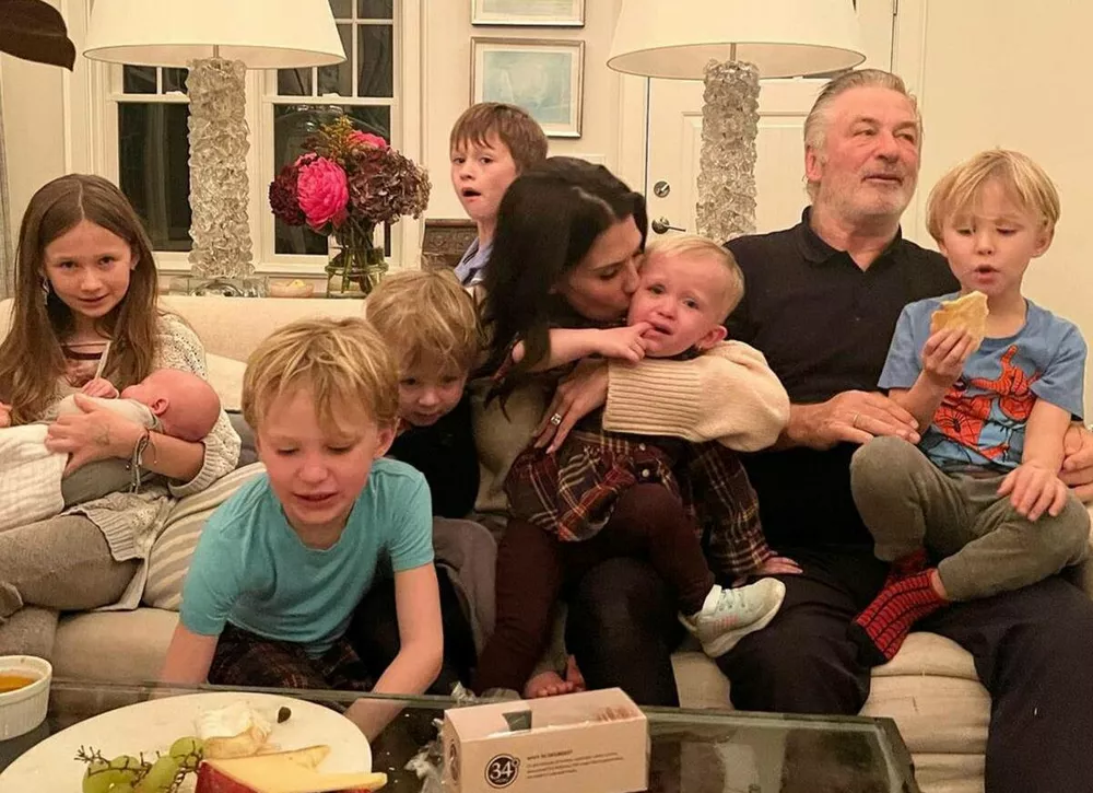 Хилария и Алек Болдуины переезжают в новый дом с 7 детьми