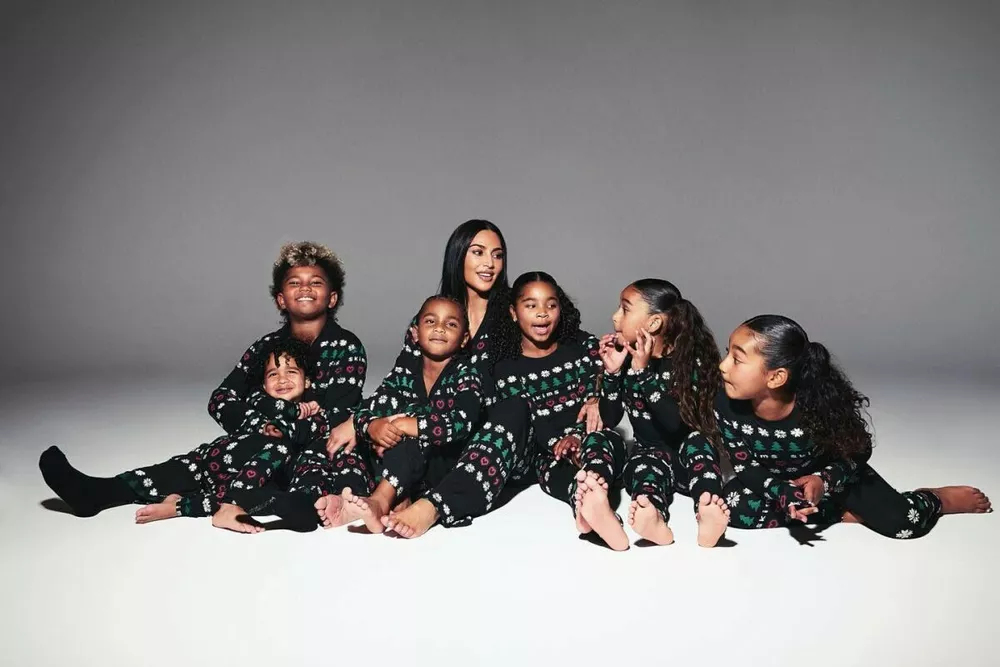 Ким Кардашьян с детьми и племянниками