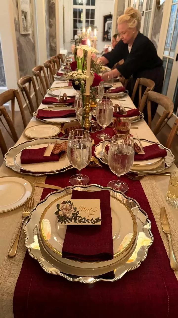 Стол Риз Уизерспун