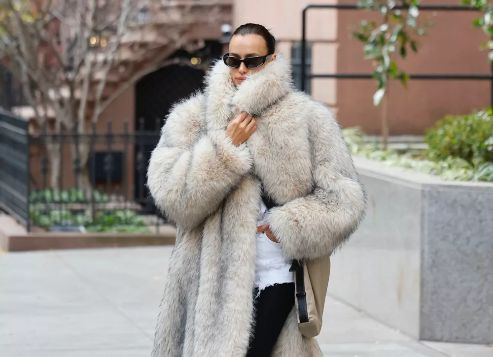 Как носить шубу с шортами – учимся у Ирины Шейк