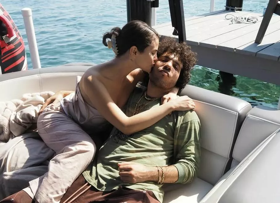 Как Селена Гомес и Бенни Бланко готовятся к Рождеству