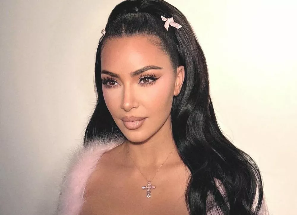 Как выглядит роскошный рождественский декор Ким Кардашьян