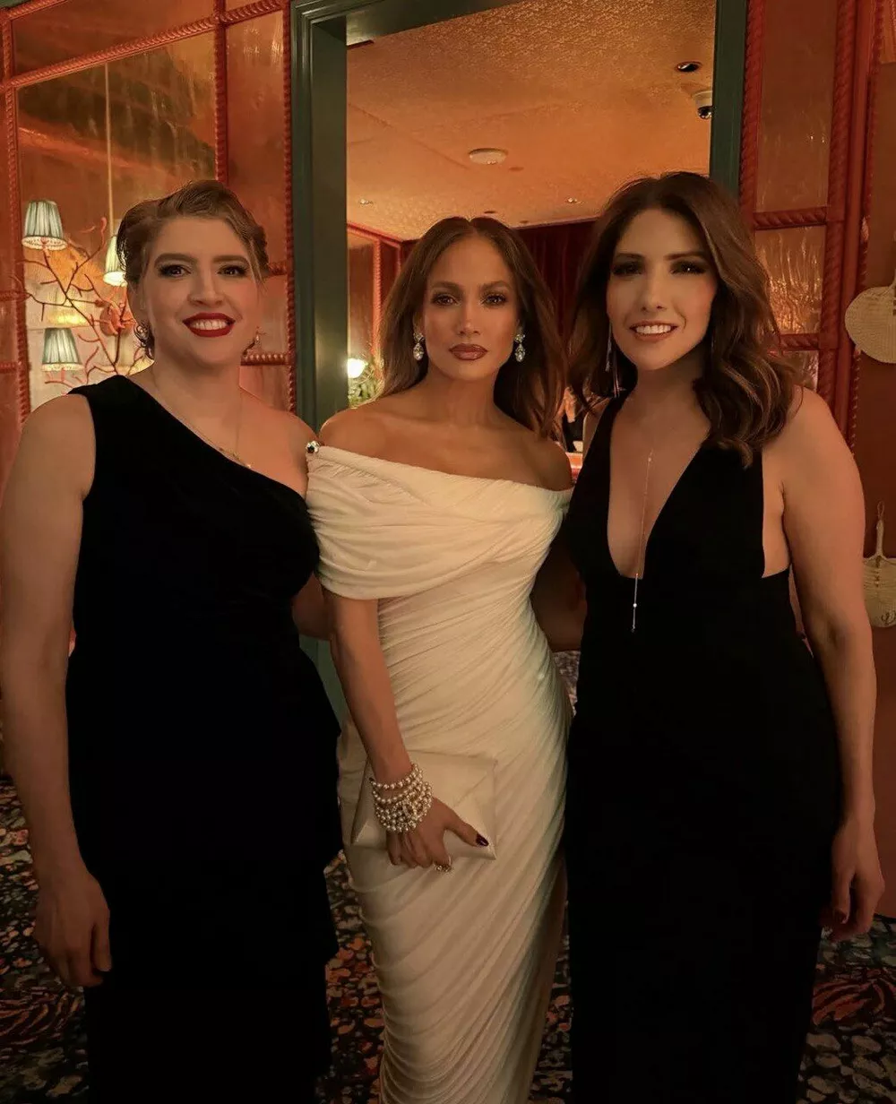 Дженнифер Лопес с сестрами