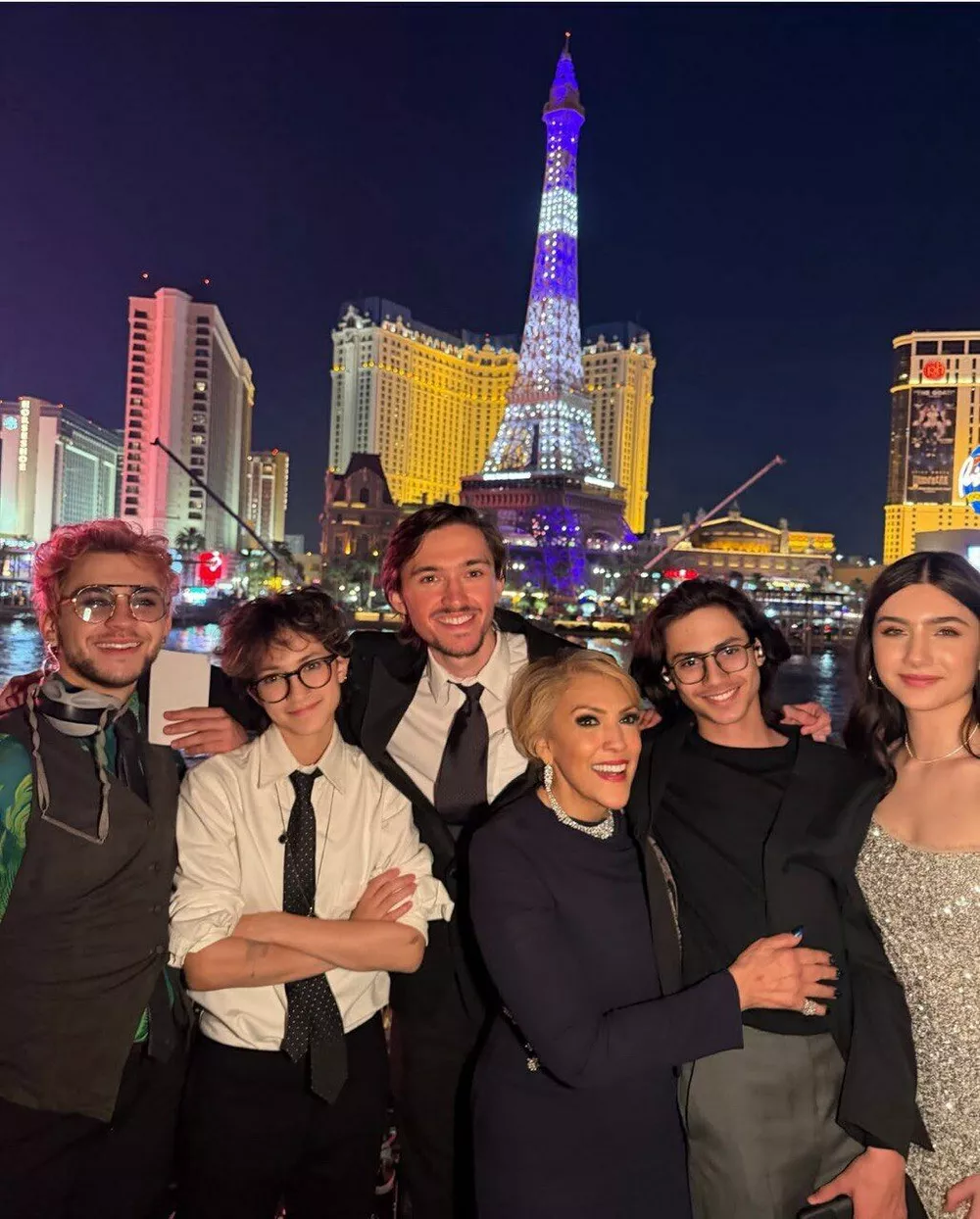 Гваделупе Родригес с внуками