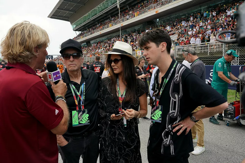 Дуглас и Зета-Джонс с сыном