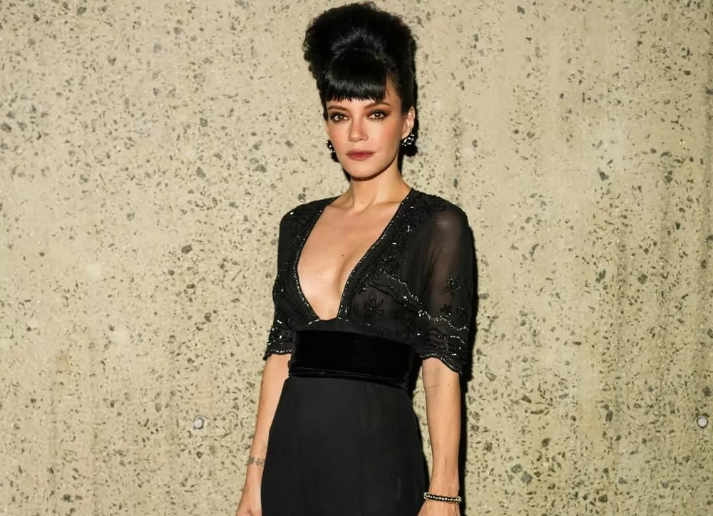 Лили Аллен и Дакота Джонсон высмеяли любовницу Дэвида Харбора на телешоу