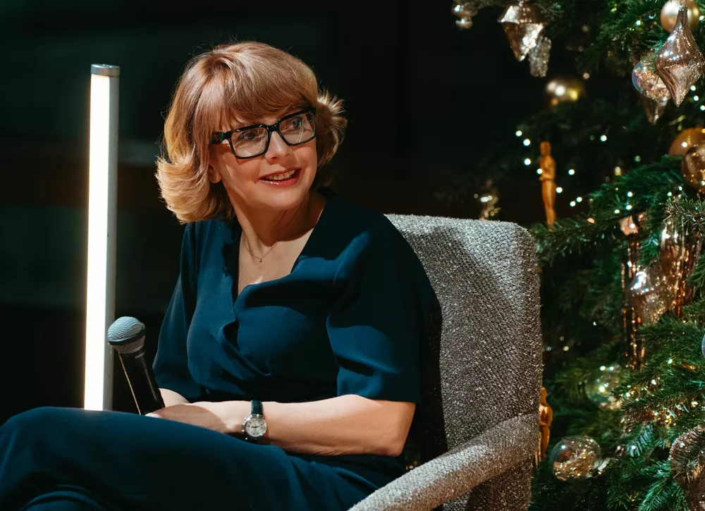 Литература, мобильные модули и тончайшие смартфоны: дайджест техно-новостей