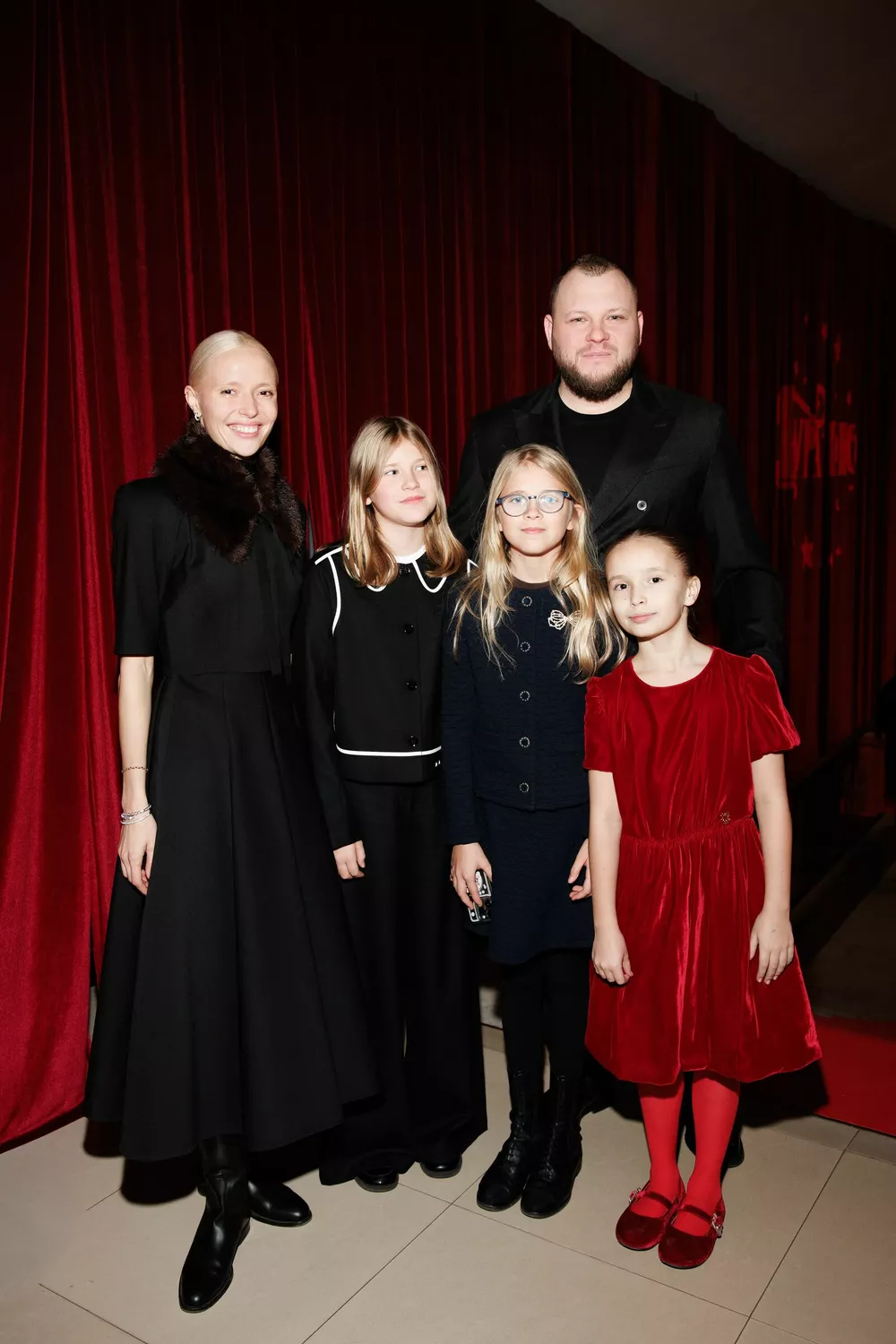 Анна Александрова и Сергей Бондарчук с детьми