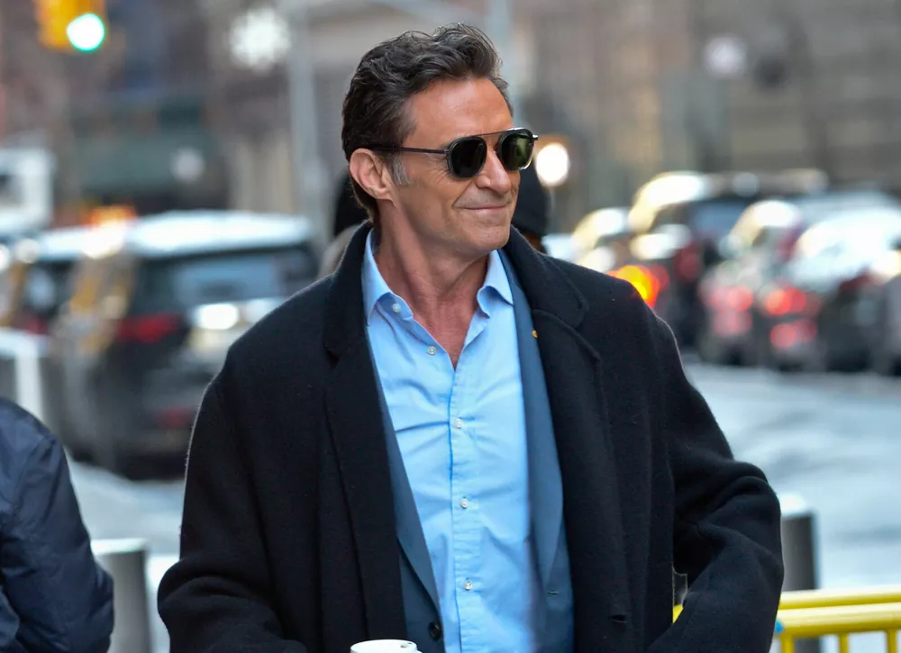  Мужской стиль: Хью Джекман показывает, как одеться на городскую прогулку