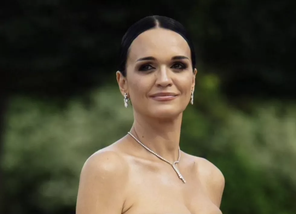 Певица Слава поранила ногу, споткнувшись на сцене