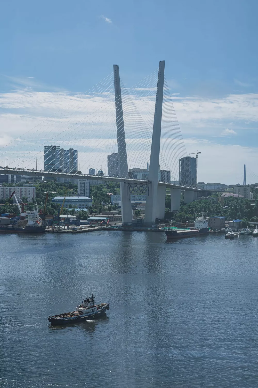 Вид на Золотой мост из Vladivostok Grand Hotel & Spa