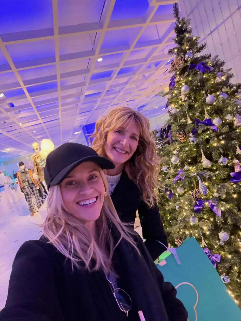 Риз Уизерспун и Лора Дерн