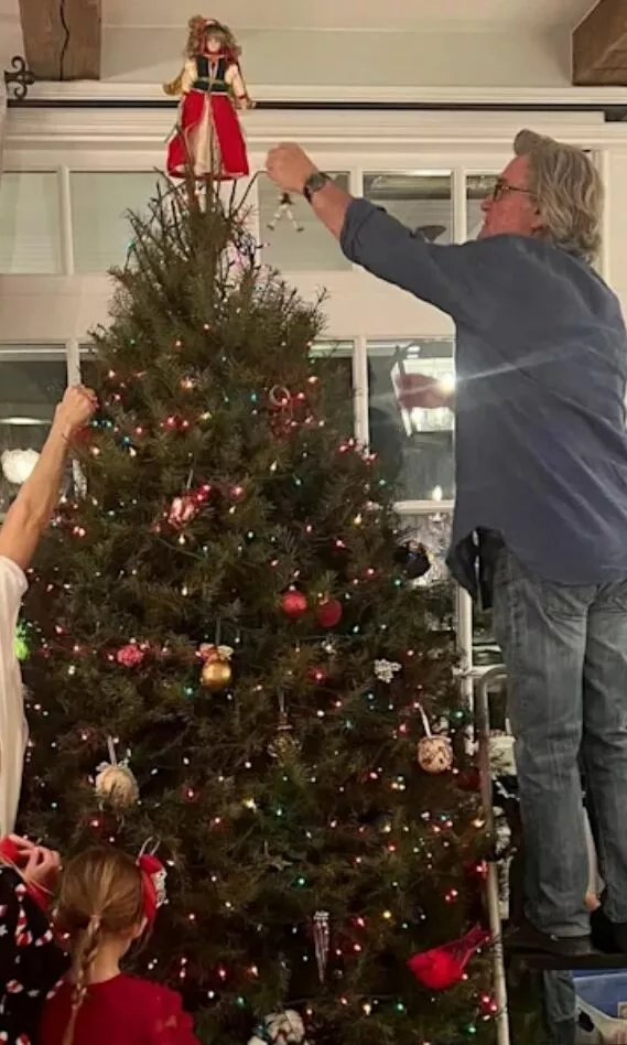 Голди Хоун и Курт Рассел с внучкой