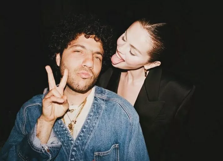 Селена Гомес показала, как они с мужем украсили их огромный дом