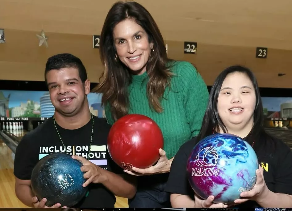 Синди Кроуфорд посетила благотворительное рождественское мероприятие