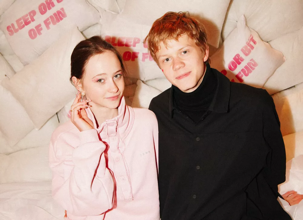 Таисья Калинина и Тимофей Кочнев, Алена Чехова и другие на презентации необычного аксессуара