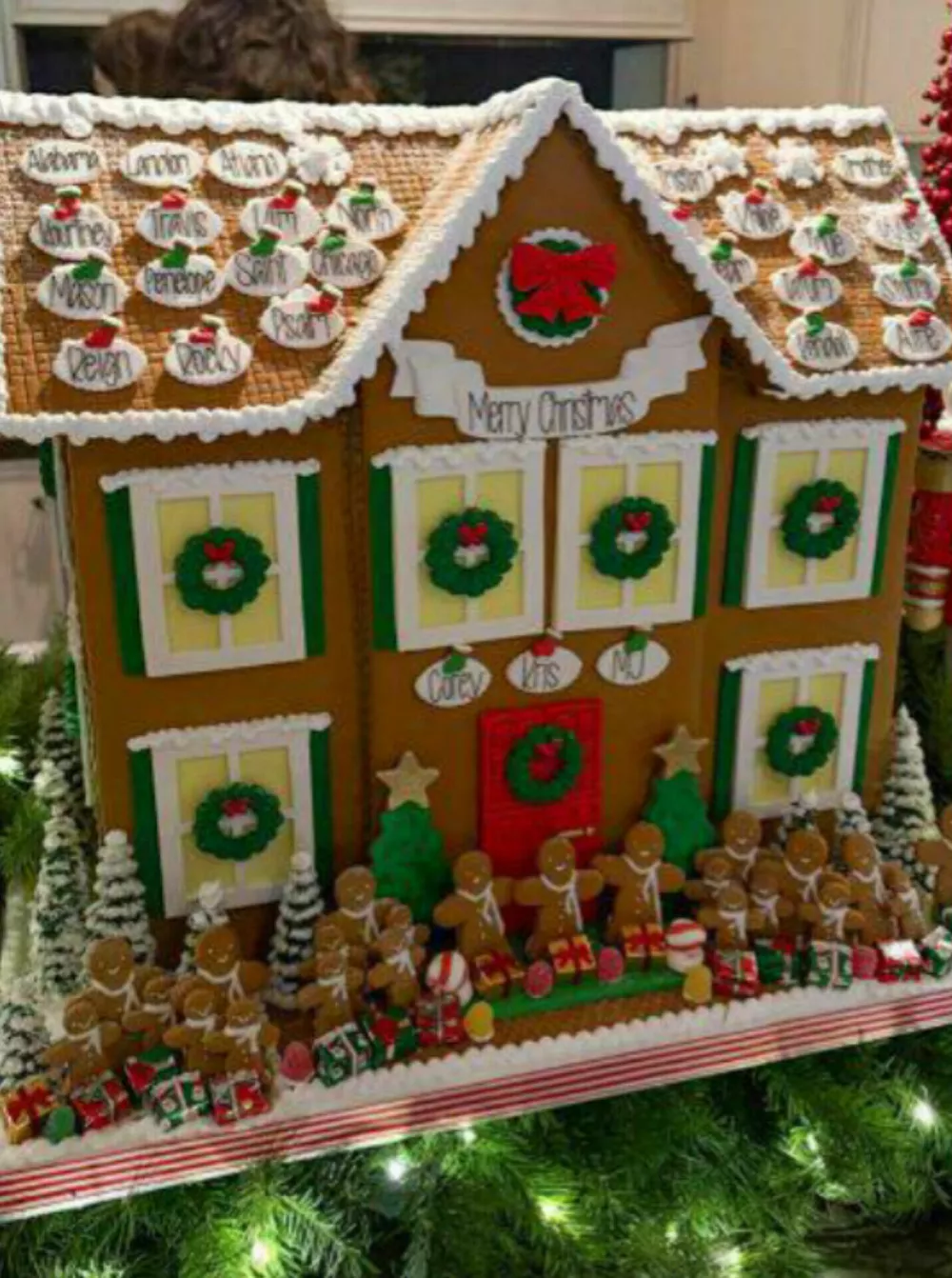 Пряничный домики семьи Кардашьян-Дженнер